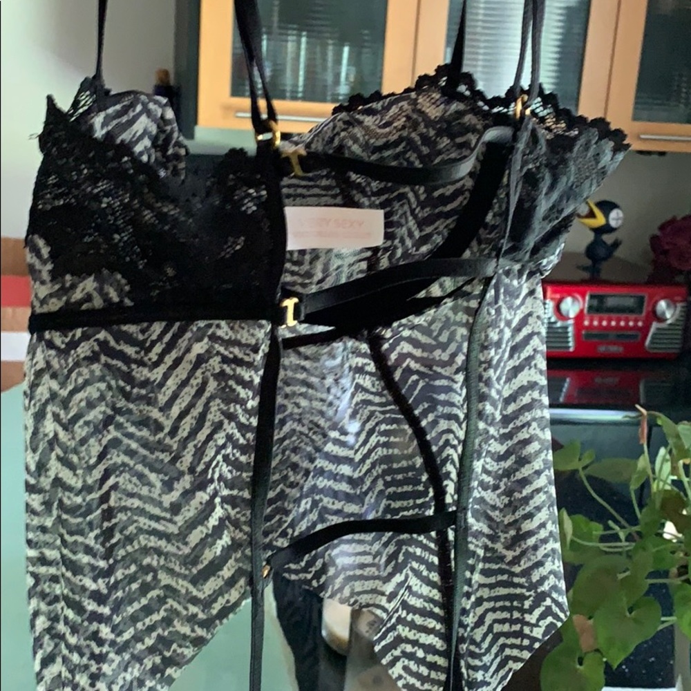 Open back Victoria’s Secret Vintage zebra print teddy - Picture 3 of 6